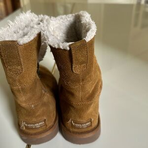 Girl’s Koolaburra by Ugg short boots size 3